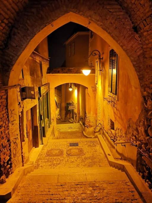 Charming Studio Ideal For Getaways Or Workations In Sibiu'S Medieval City Center Esterno foto