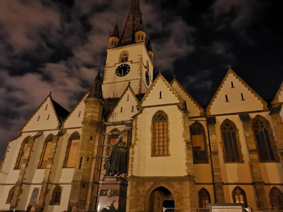 Charming Studio Ideal For Getaways Or Workations In Sibiu'S Medieval City Center Esterno foto