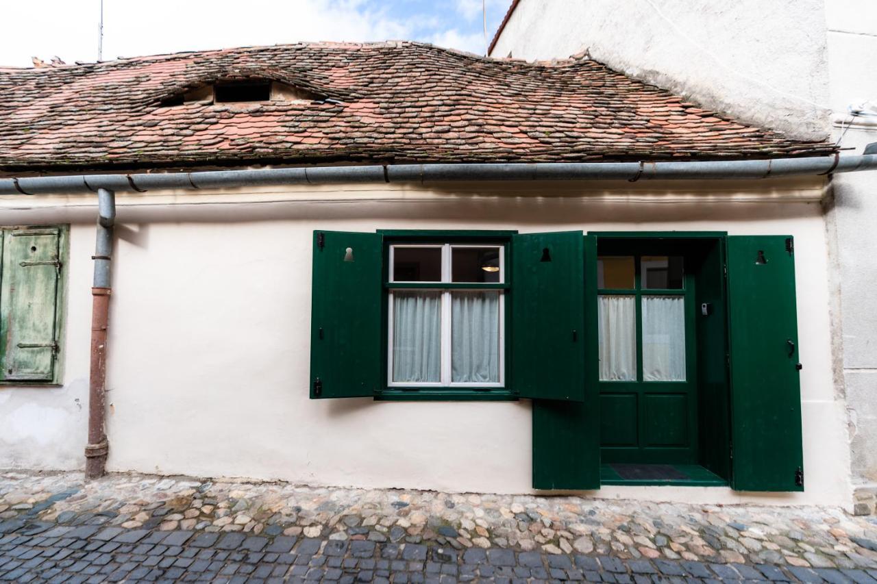 Charming Studio Ideal For Getaways Or Workations In Sibiu'S Medieval City Center Esterno foto