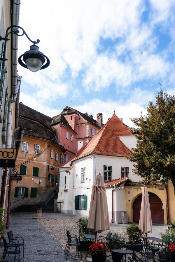 Charming Studio Ideal For Getaways Or Workations In Sibiu'S Medieval City Center Esterno foto